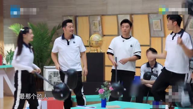 柳岩|39岁柳岩因性感再惹争议，节目上被李晨调侃身材！自称迫切想恋爱