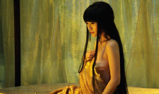 柳岩|39岁柳岩因性感再惹争议，节目上被李晨调侃身材！自称迫切想恋爱