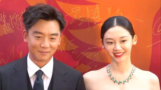 郑恺|郑恺当老板与苗苗开火锅店，却被网友扒出店铺疑似抄袭？