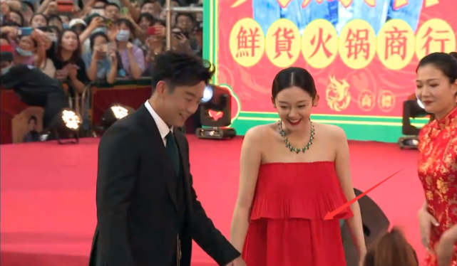 郑恺|郑恺当老板与苗苗开火锅店，却被网友扒出店铺疑似抄袭？