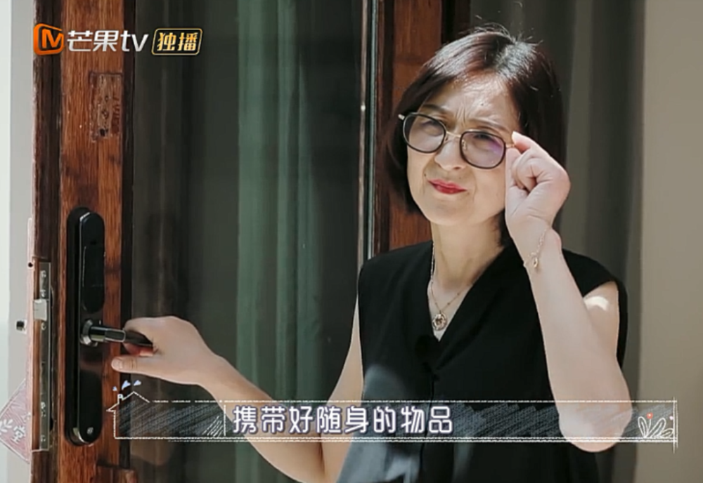 伊能静|伊能静的少女心有多严重？听听她对姜潮妈妈的称呼，绝了！