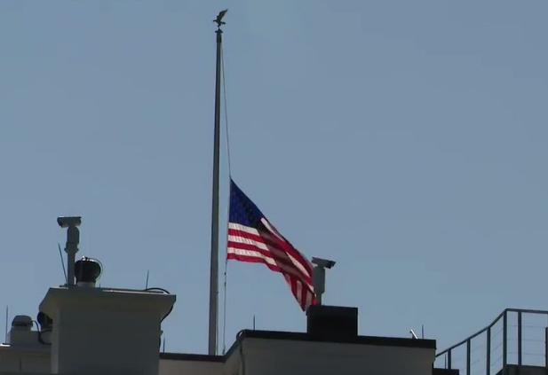 约翰·刘易斯|美民权领袖刘易斯逝世，特朗普下令降半旗致哀，两人多次爆发冲突