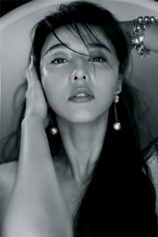 范冰冰|范冰冰用七字说出圈内女星的辛酸，为啥网友却告诫她别蹭热度？