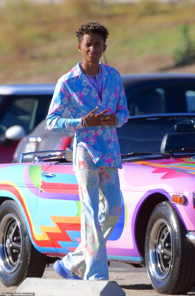 威尔·史密斯|威尔·史密斯22岁儿子当导演，粉蓝色西装很少女，曾给妈妈介绍小鲜肉