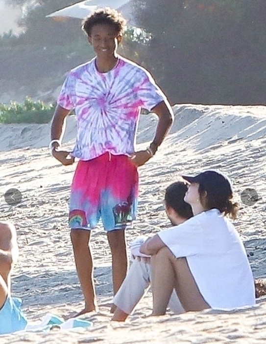 威尔·史密斯|威尔·史密斯22岁儿子当导演，粉蓝色西装很少女，曾给妈妈介绍小鲜肉