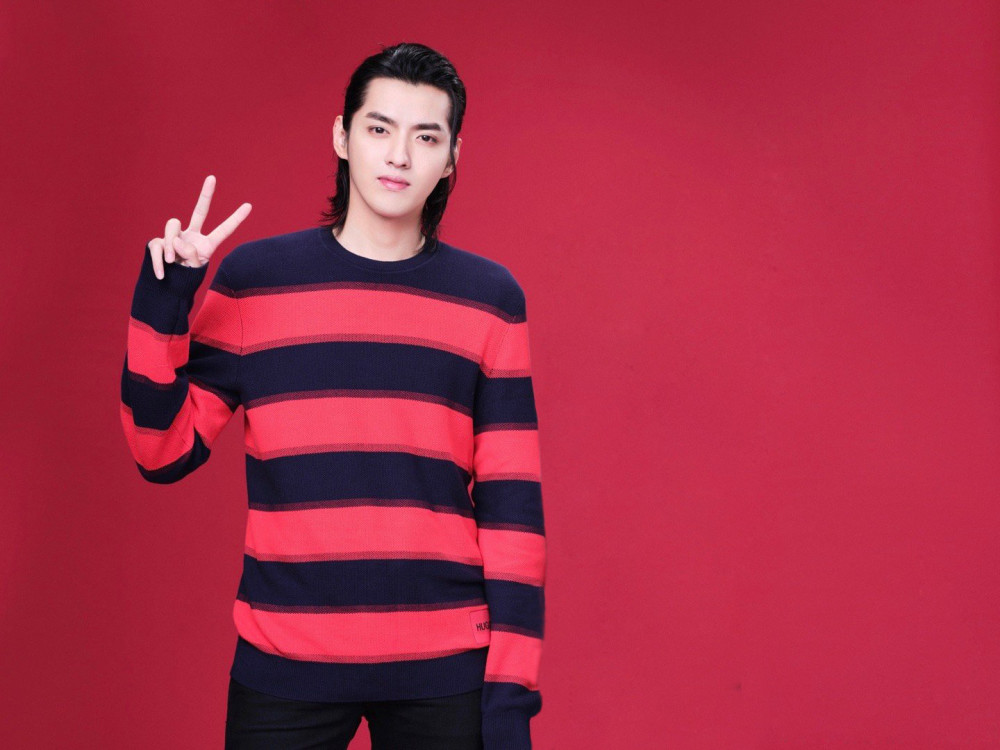 吴亦凡|吴亦凡左右手都能写字 吃饭 打篮球，惯用左右手真的很李舒白