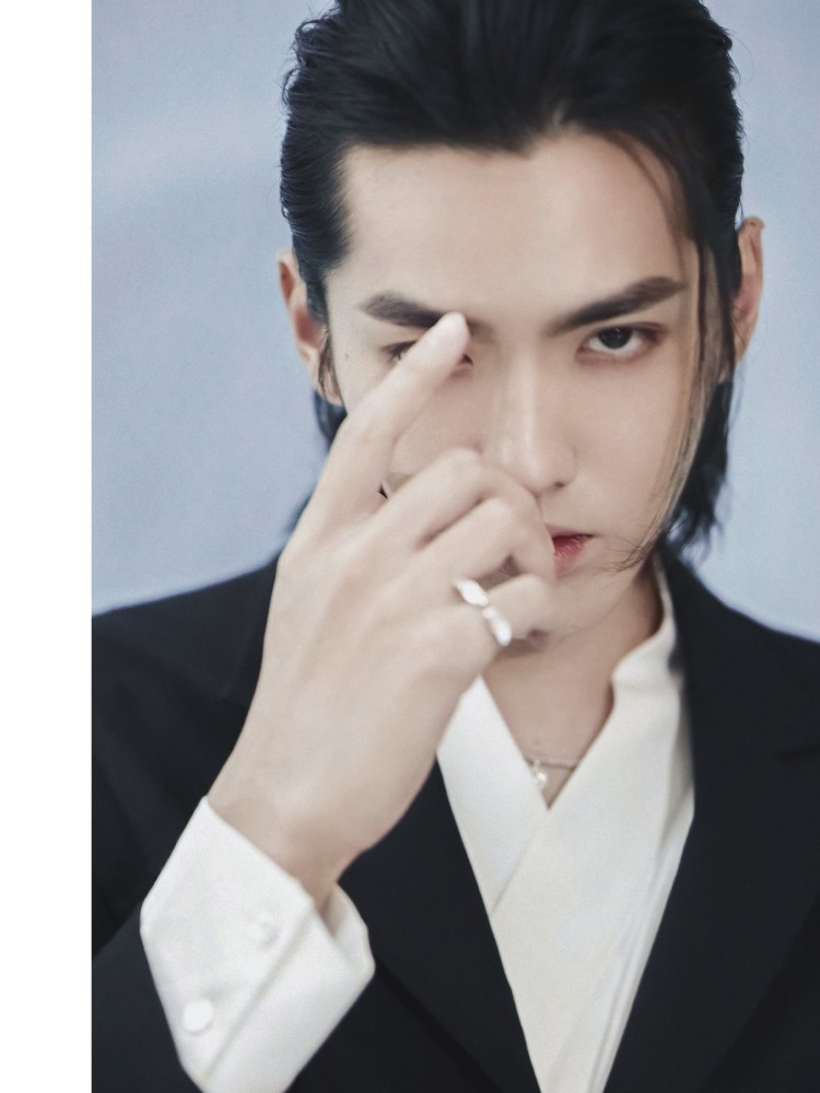 吴亦凡|吴亦凡左右手都能写字 吃饭 打篮球，惯用左右手真的很李舒白