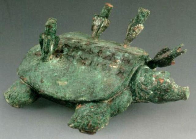 乌龟|河南村民钓到一只“乌龟”，背上插着4支箭，专家：这一竿值18亿