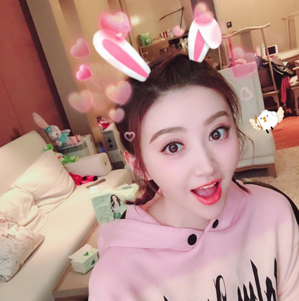 杨幂|女神超萌瞬间，杨幂：俏皮，景甜：真甜，鞠婧祎：我恋爱了！