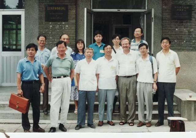 1998年，李天岩教授访问北大。