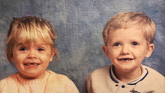 保罗和妹妹儿时照片