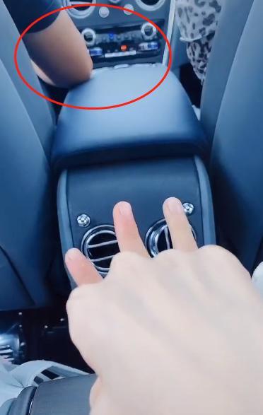 李小璐|李小璐豪车内晒娃，驾驶座男子疑似贾乃亮，网友：这是要复合了？