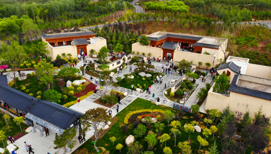 7月18日 备受关注的西宁园博园一期开园 据统计 开园当日有3万人畅游