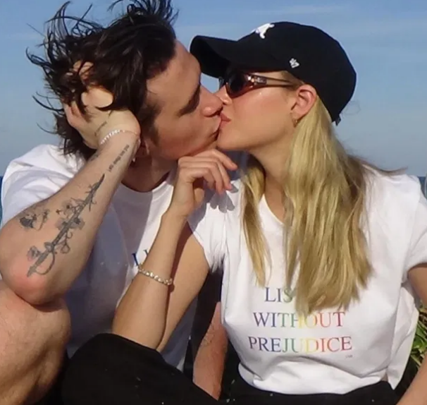 布鲁克林·贝克汉姆|布鲁克林前女友劝尼古拉慎重结婚，怒批大布幼稚一个月换一次女友