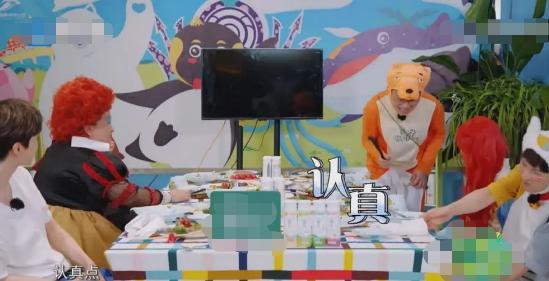 郑爽|郑爽再翻车？“假喝”遭杨迪当场揭穿太尴尬，综艺划水已不止一次