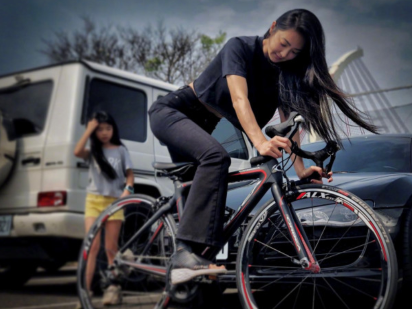 曹格|曹格女儿整容式成长，大长腿小蛮腰，果然遗传了妈妈的优秀基因