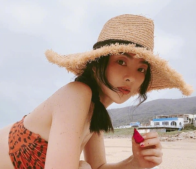 曹格|曹格女儿整容式成长，大长腿小蛮腰，果然遗传了妈妈的优秀基因