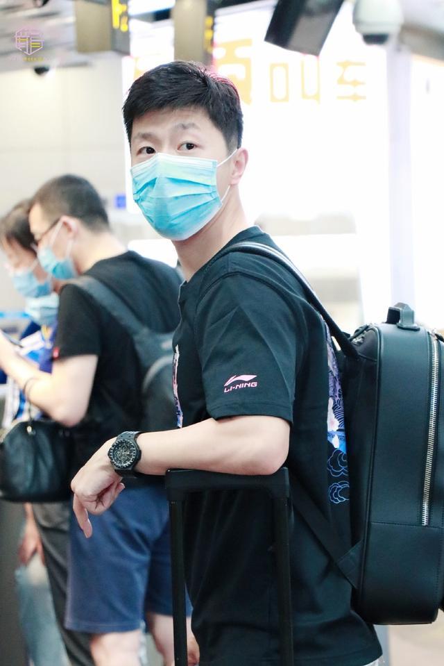 马龙独自现身机场,英气俊朗魅力十足