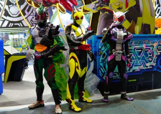 假面骑士:漫展惊现e总家族聚会,甲斗和创骑成为逢魔时王,太生草了!