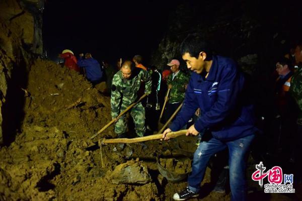 京原铁路|京原线雨夜巡线遇塌方连夜抢险保开通