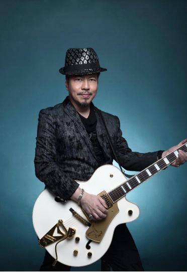 大家只知道与常立欣分手后,寇乃馨与黄国伦就走得很近,而且当时黄国伦