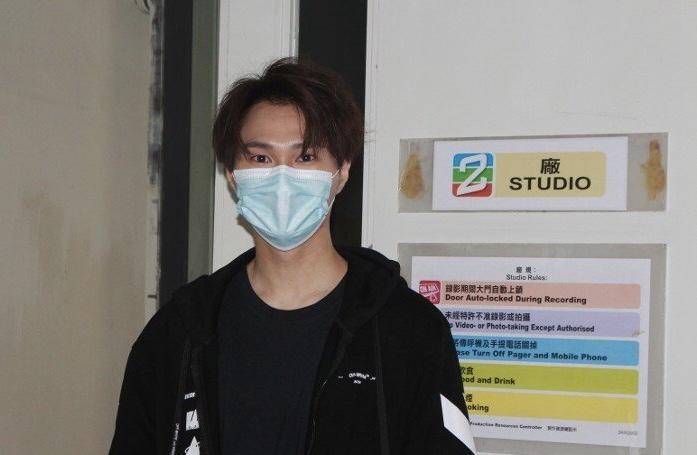 tvb|TVB人气歌手凭“非正常”角色上位，曾出演易服癖，玩“虐待”