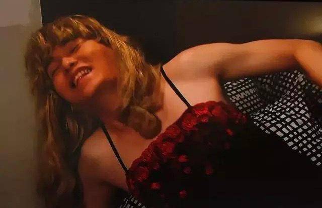 tvb|TVB人气歌手凭“非正常”角色上位，曾出演易服癖，玩“虐待”