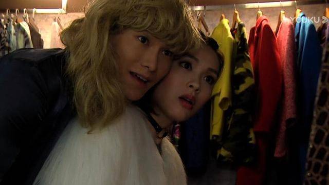 tvb|TVB人气歌手凭“非正常”角色上位，曾出演易服癖，玩“虐待”