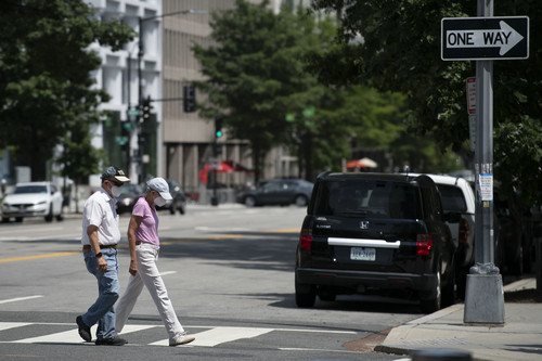 美国新冠|外媒：美国新冠肺炎日增病例连创新高 仍在争论要不要戴口罩