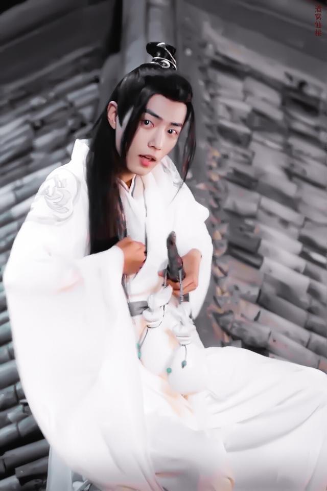 肖战|开小灶体验店场面火爆，背景墙写满祝福，老奶奶给肖战留言抢镜