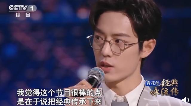 肖战|开小灶体验店场面火爆，背景墙写满祝福，老奶奶给肖战留言抢镜