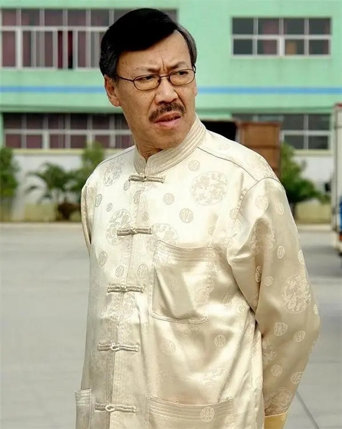 75岁冯淬帆近照秃顶严重,自认性格孤僻,分手汪明荃后单身至今_腾讯新