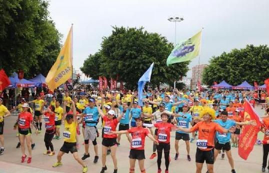 北京|缺德！公司组织越野跑，用红漆满山画箭头，景区回应：马上清除