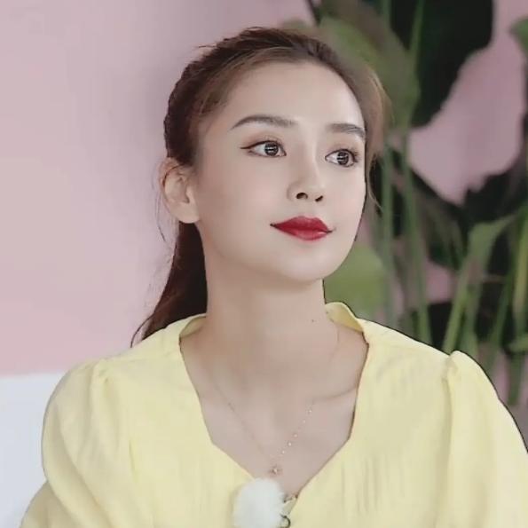 baby|baby首次直播超美，敬业程度被称赞，全程展现高状态值