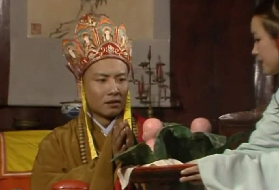 人参果|八戒看到人参果，为何慌忙夺走一口吞下？说出来别不信