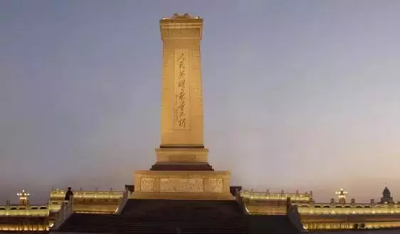 人民英雄纪念碑|1953年七千人39天运送了人民英雄纪念碑到达北京