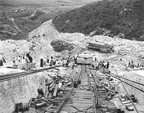 人民英雄纪念碑|1953年七千人39天运送了人民英雄纪念碑到达北京