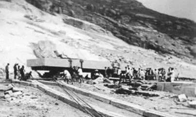 人民英雄纪念碑|1953年七千人39天运送了人民英雄纪念碑到达北京