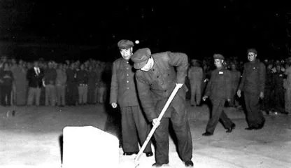 人民英雄纪念碑|1953年七千人39天运送了人民英雄纪念碑到达北京