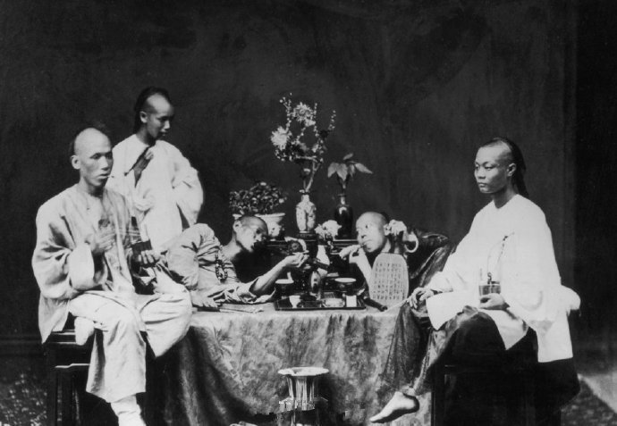 历史老照片晚清时期吸鸦片众生相