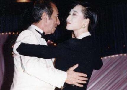 利智|赌王出殡当天，利智出现葬礼现场，网友：认不出来