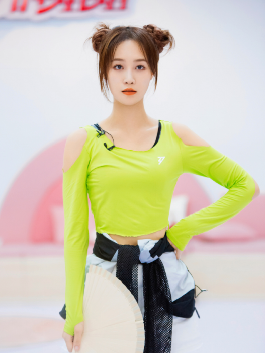 蓝盈莹|蓝盈莹终于被压制，当张雨绮不选她时，表情很丰富