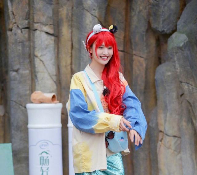 郑爽|偶像包袱太重的郑爽，上综艺划水玩游戏作弊，水都要“假喝”？