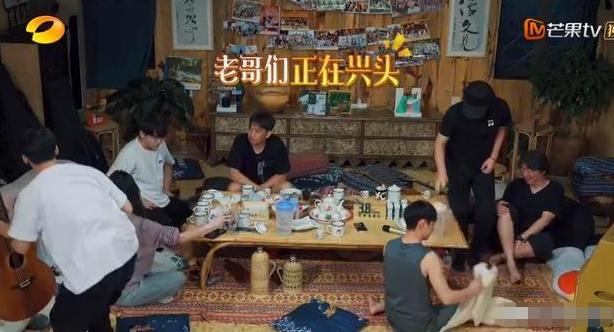 向往的生活|《向往的生活》，老朋友互动，欧阳娜娜触景生情，老狼的反应真实了