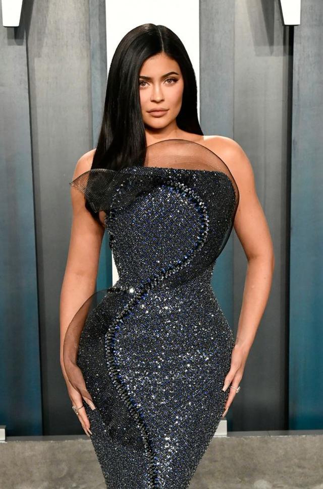 道恩·强森|巨石强森居ins富豪榜榜首，发一贴就赚705万，击败卡戴珊和金小妹