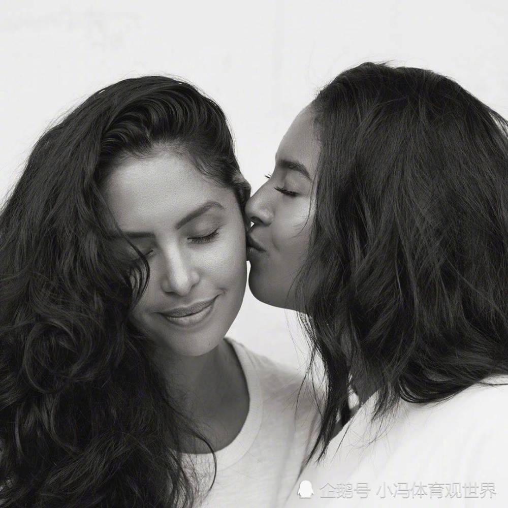 瓦妮莎|瓦妮莎更新动态，晒图与大女儿合影，场面温馨动人