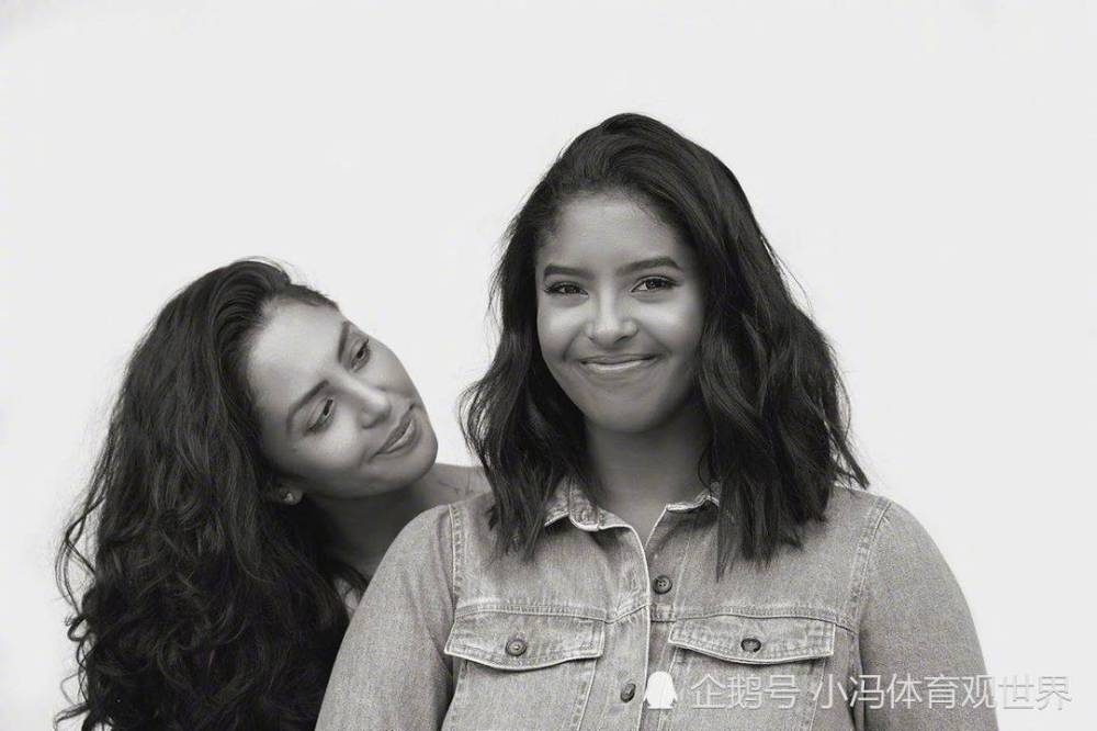 瓦妮莎|瓦妮莎更新动态，晒图与大女儿合影，场面温馨动人