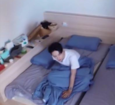 王一博|王一博“睡觉”姿势被拍，浑身包裹太严实，手放的位置被调侃“太雅正”了