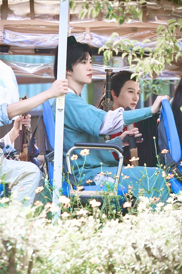 范丞丞|范丞丞古装扮相cos李逍遥，手拿长剑风流倜傥，帅气不输胡歌