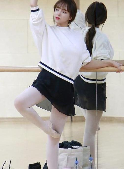 王一博|明星爱“打耳洞”？王一博3个，程潇6个，看到黄子韬：勇气可嘉